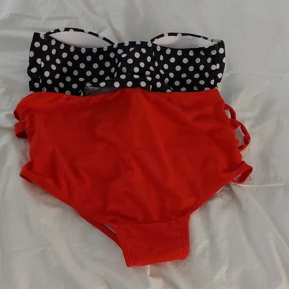 2 piece Retro Swimsuit - Picture 2 of 2